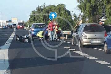 Un motorista se fractura una pierna en un accidente en la GC-1, a la altura de La Mareta (Foto TA)